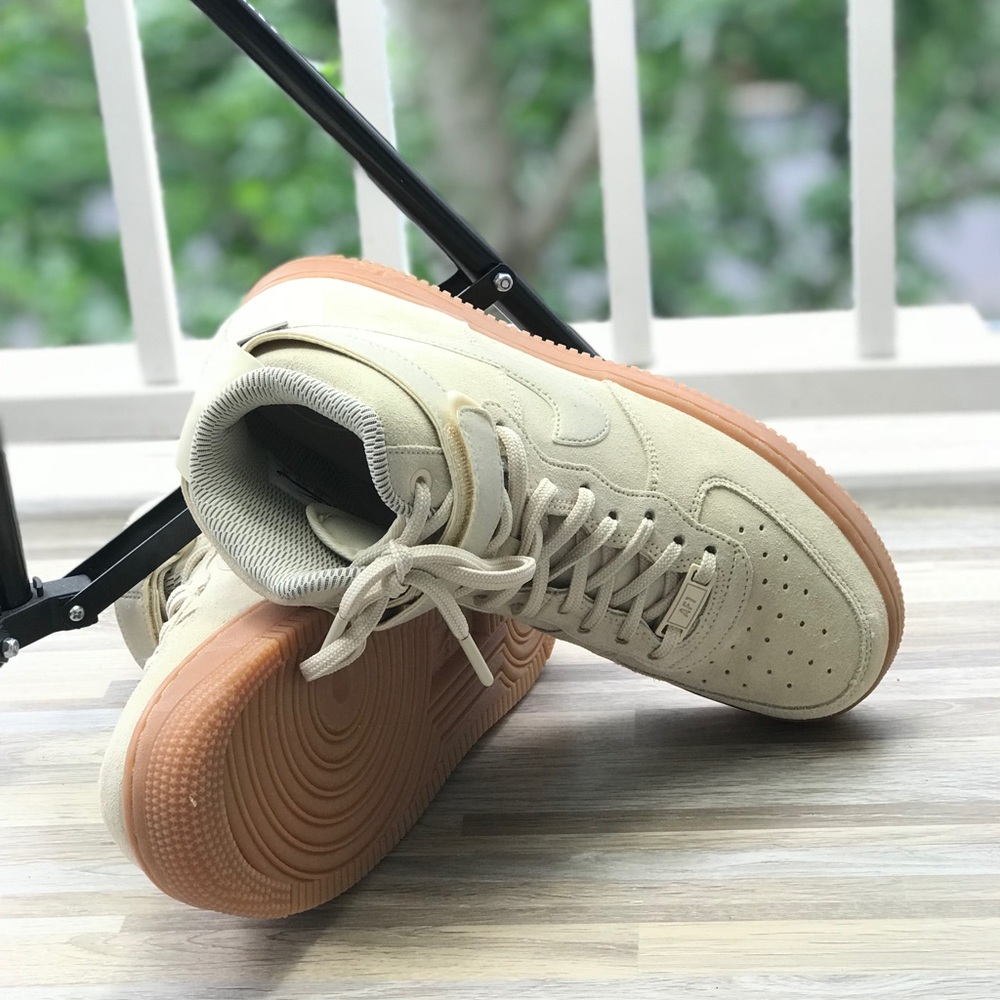 NWT Nike Air Force 1 HI SE Suede Butter WMNS - Picture 6 of 8